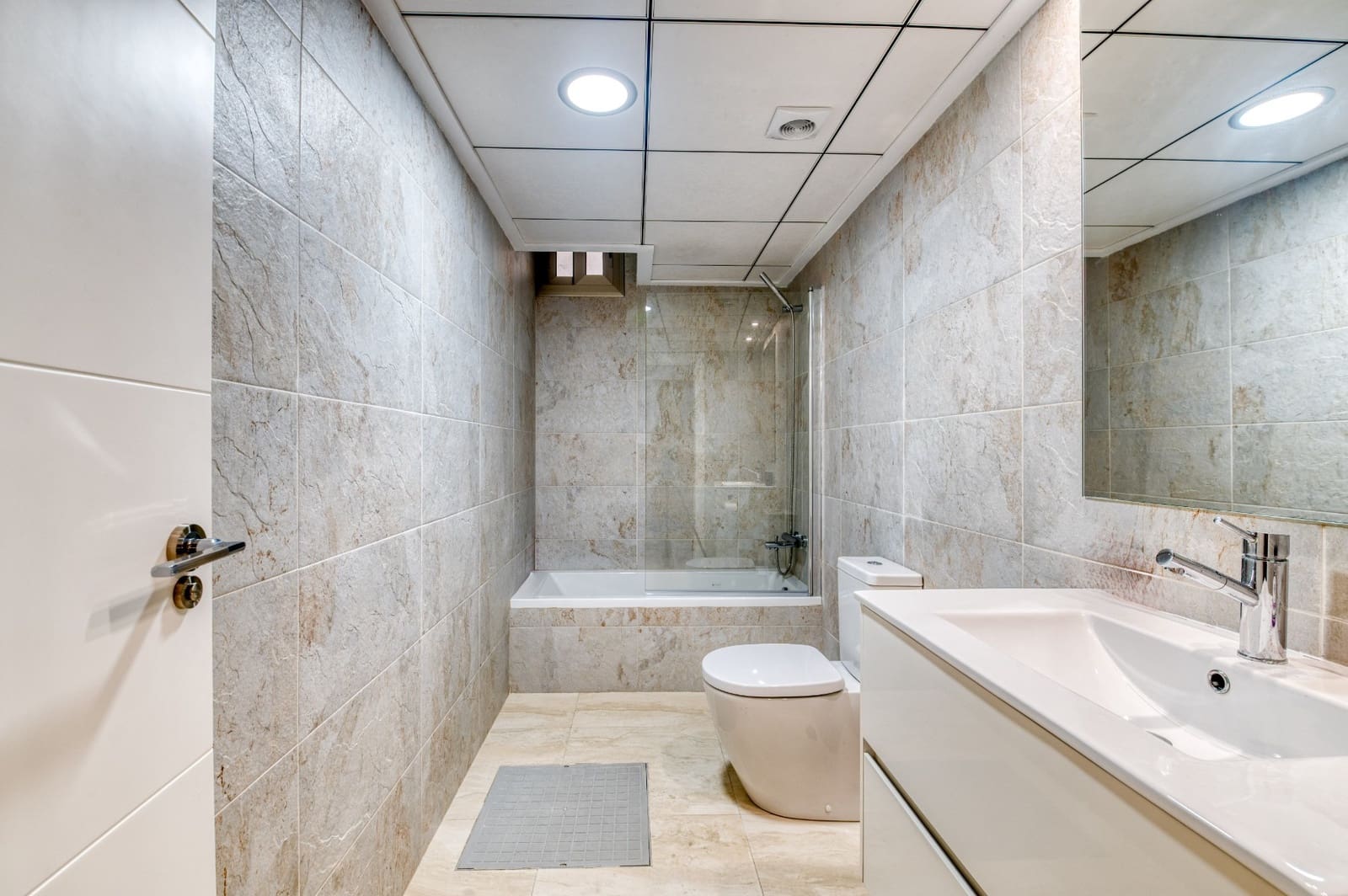 5 Zimmer Villa zu verkaufen in Villamartin mit Pool - 695.000 € (Ref: 9403869)