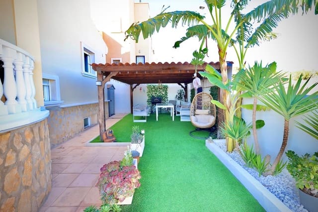 4 Zimmer Villa zu verkaufen in San Miguel de Salinas mit Pool - 340.000 € (Ref: 9403875)