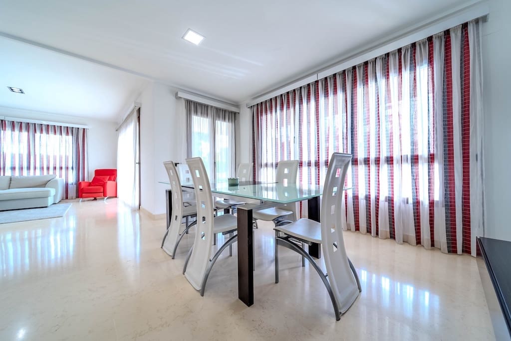 5 slaapkamer Villa te koop in Cabo Roig met zwembad - € 1.995.000 (Ref: 9403883)