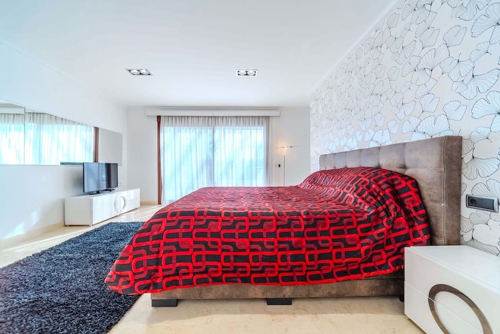 5 slaapkamer Villa te koop in Cabo Roig met zwembad - € 1.995.000 (Ref: 9403883)