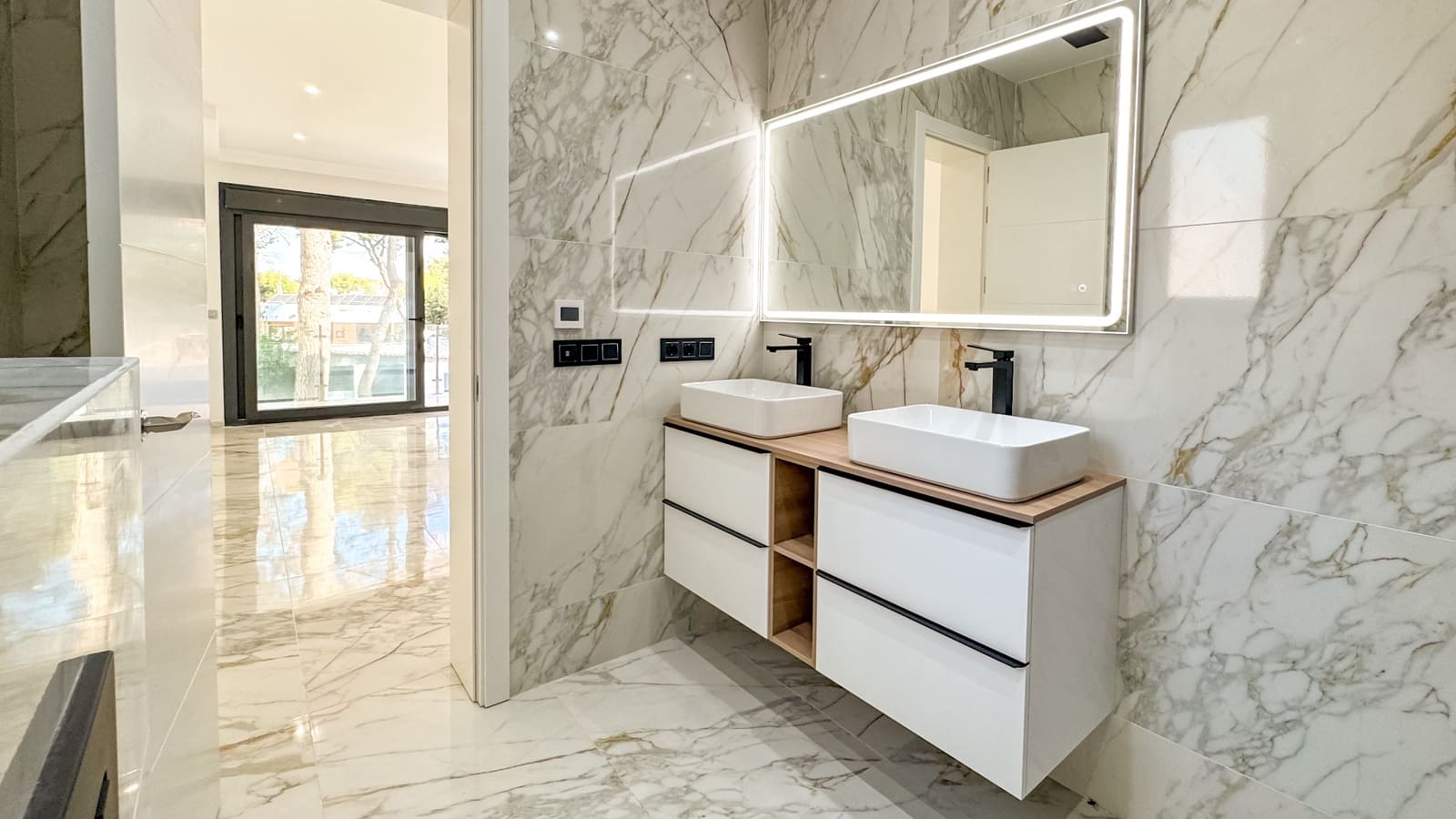 4 chambre Villa/Maison à vendre à Torrevieja avec piscine - 995 000 € (Ref: 9403888)