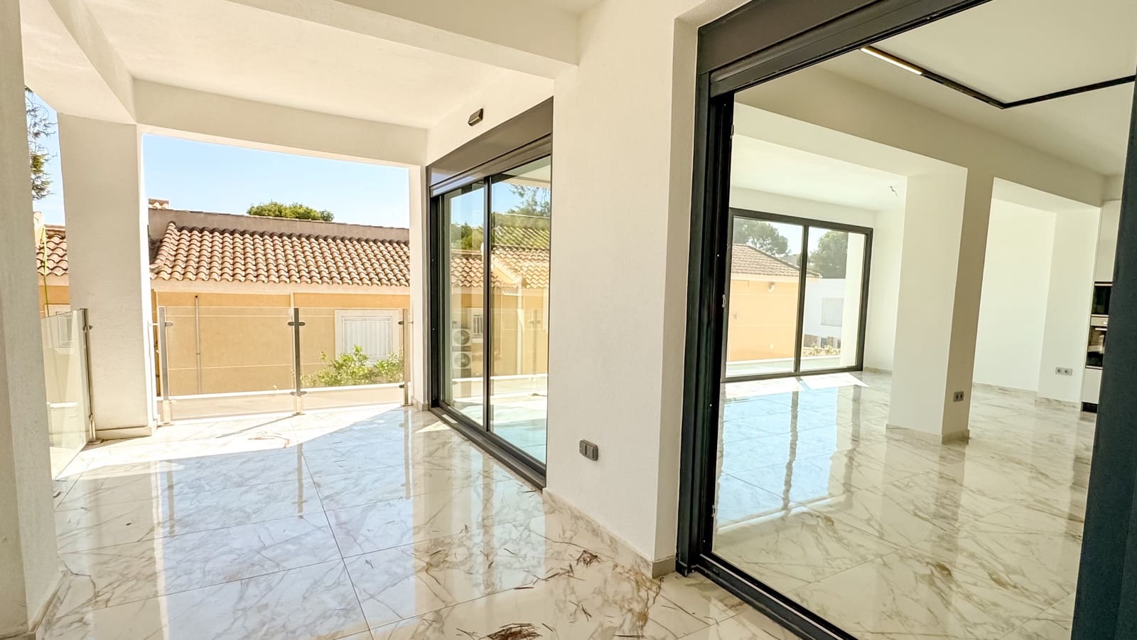 4 chambre Villa/Maison à vendre à Torrevieja avec piscine - 995 000 € (Ref: 9403888)