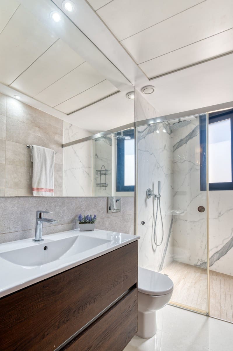 Chalet de 3 habitaciones en Villamartin en venta con piscina - 495.000 € (Ref: 9403889)