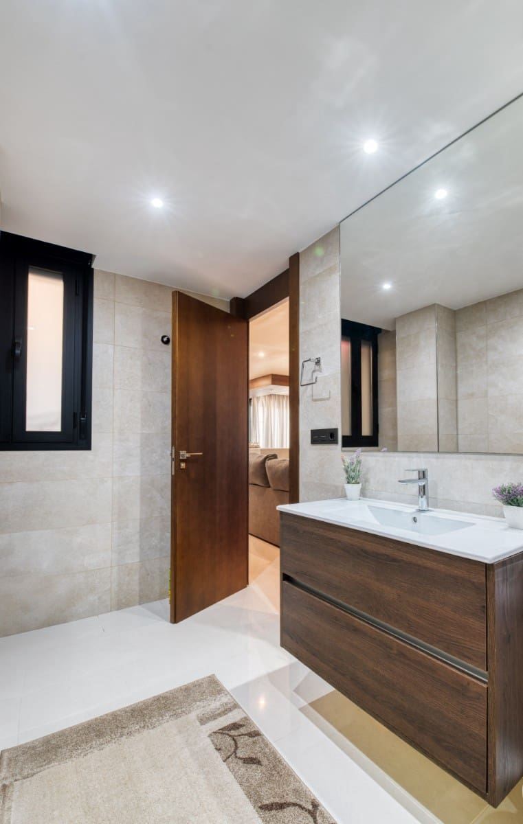 Chalet de 3 habitaciones en Villamartin en venta con piscina - 495.000 € (Ref: 9403889)