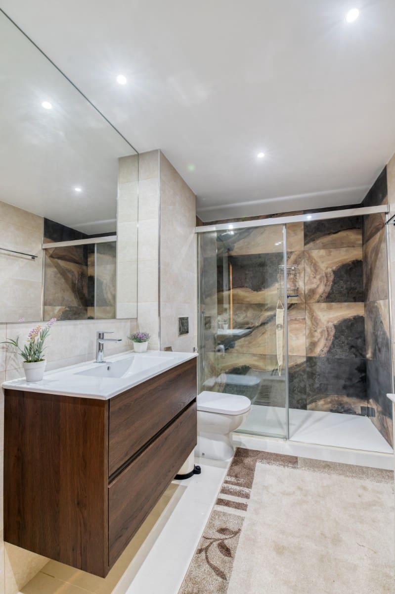 Chalet de 3 habitaciones en Villamartin en venta con piscina - 495.000 € (Ref: 9403889)