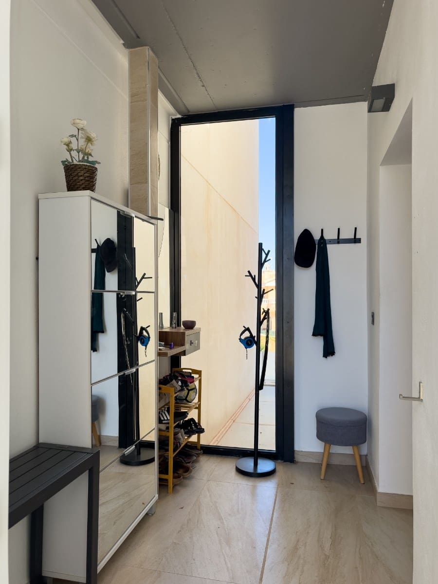 Chalet de 3 habitaciones en Villamartin en venta con piscina - 495.000 € (Ref: 9403889)