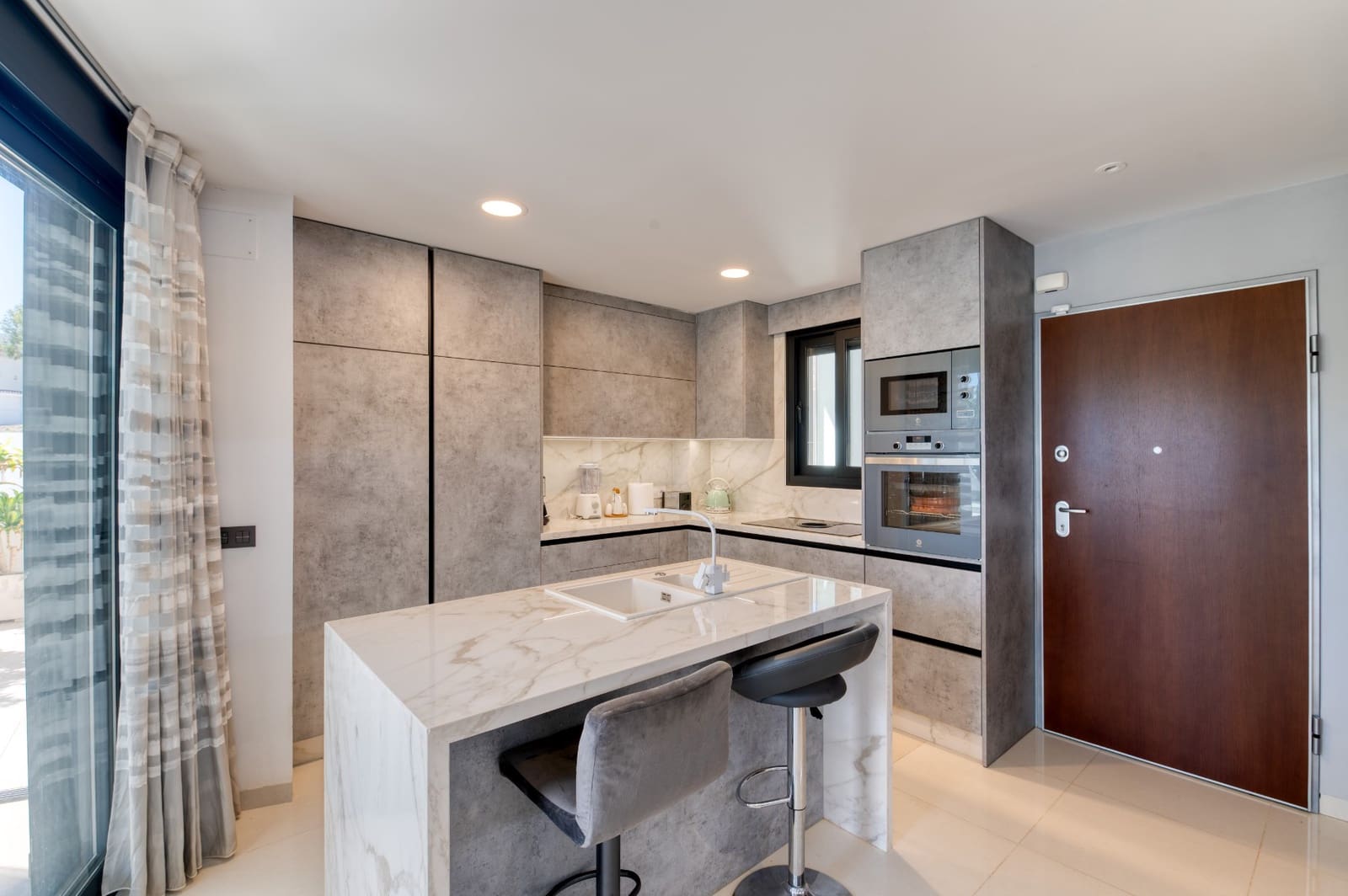 Chalet de 3 habitaciones en Villamartin en venta con piscina - 495.000 € (Ref: 9403889)