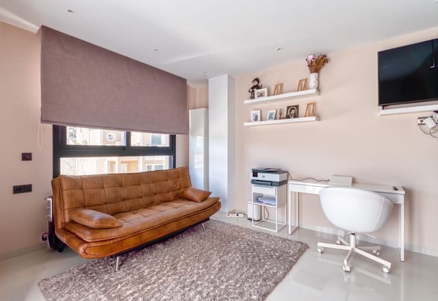 Chalet de 3 habitaciones en Villamartin, Orihuela en venta con piscina - 495.000 € (Ref: 9403889)