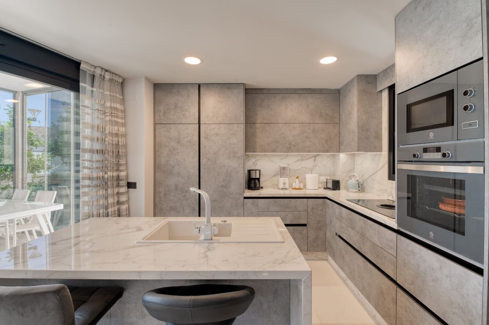 Chalet de 3 habitaciones en Villamartin en venta con piscina - 495.000 € (Ref: 9403889)