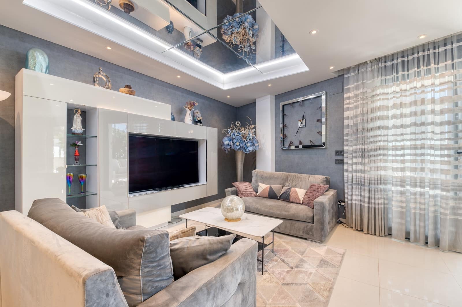 Chalet de 3 habitaciones en Villamartin en venta con piscina - 495.000 € (Ref: 9403889)