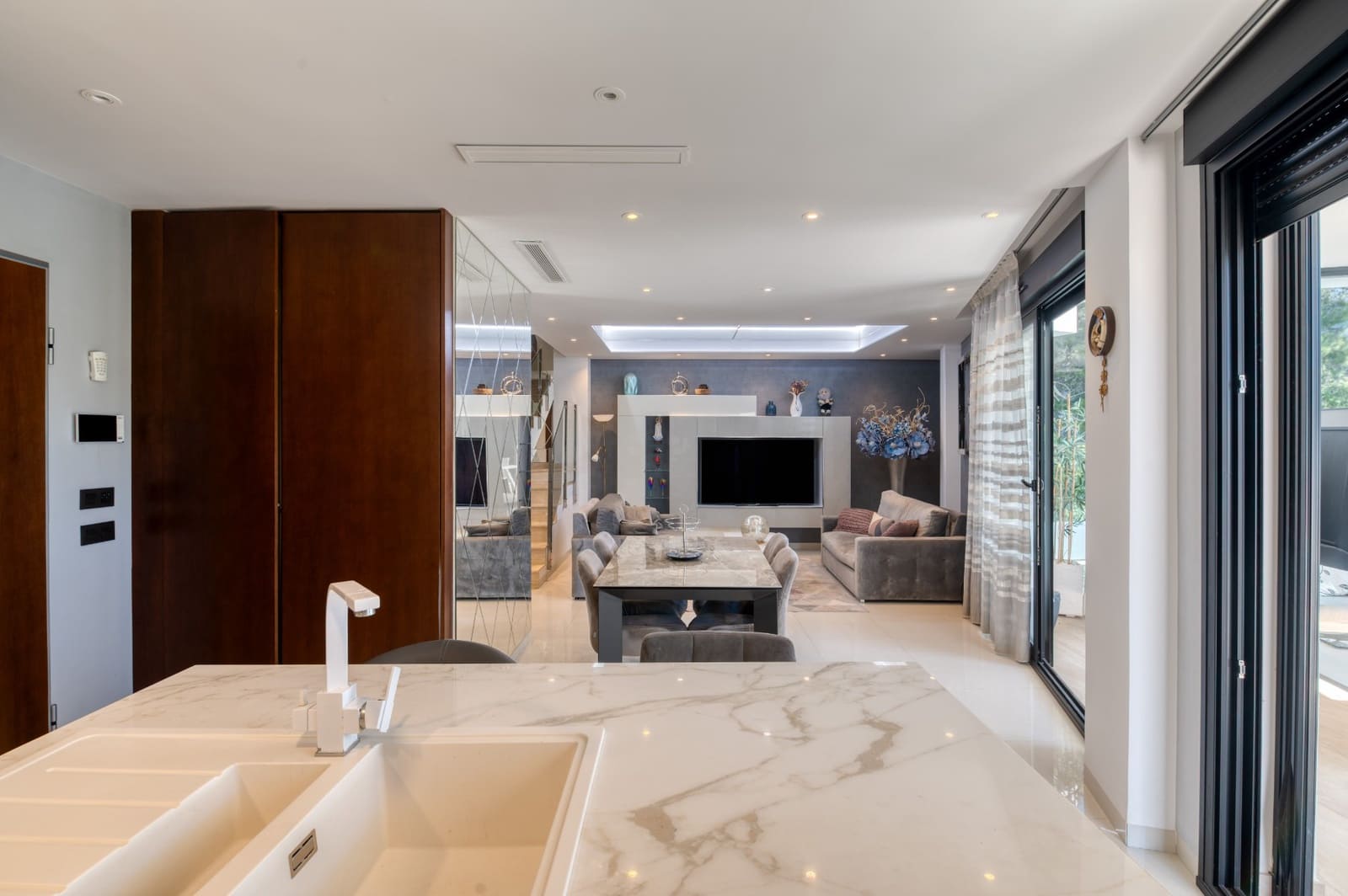 Chalet de 3 habitaciones en Villamartin en venta con piscina - 495.000 € (Ref: 9403889)