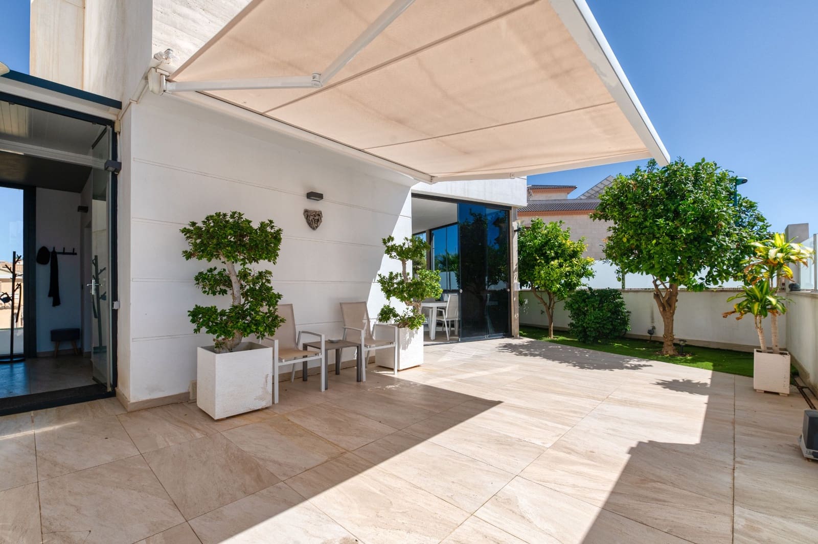 Chalet de 3 habitaciones en Villamartin en venta con piscina - 495.000 € (Ref: 9403889)