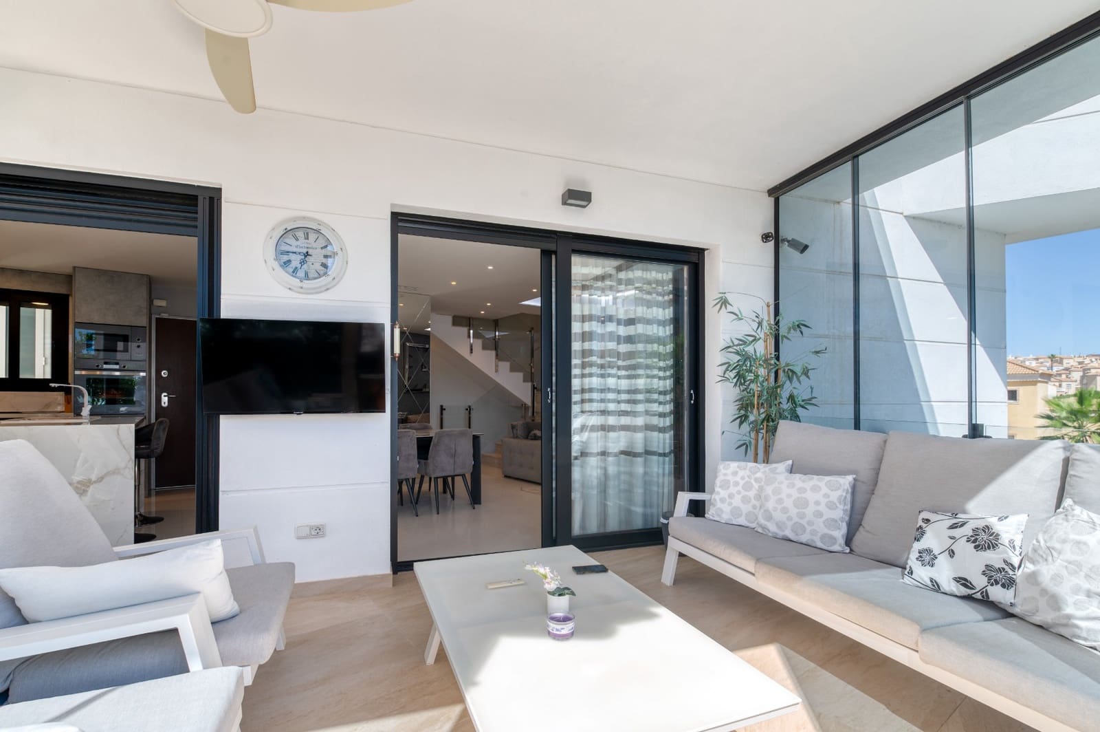 Chalet de 3 habitaciones en Villamartin en venta con piscina - 495.000 € (Ref: 9403889)