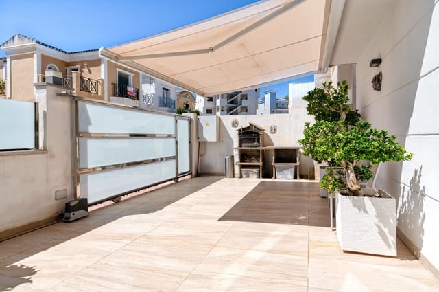 Chalet de 3 habitaciones en Villamartin, Orihuela en venta con piscina - 495.000 € (Ref: 9403889)