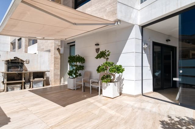 Chalet de 3 habitaciones en Villamartin, Orihuela en venta con piscina - 495.000 € (Ref: 9403889)