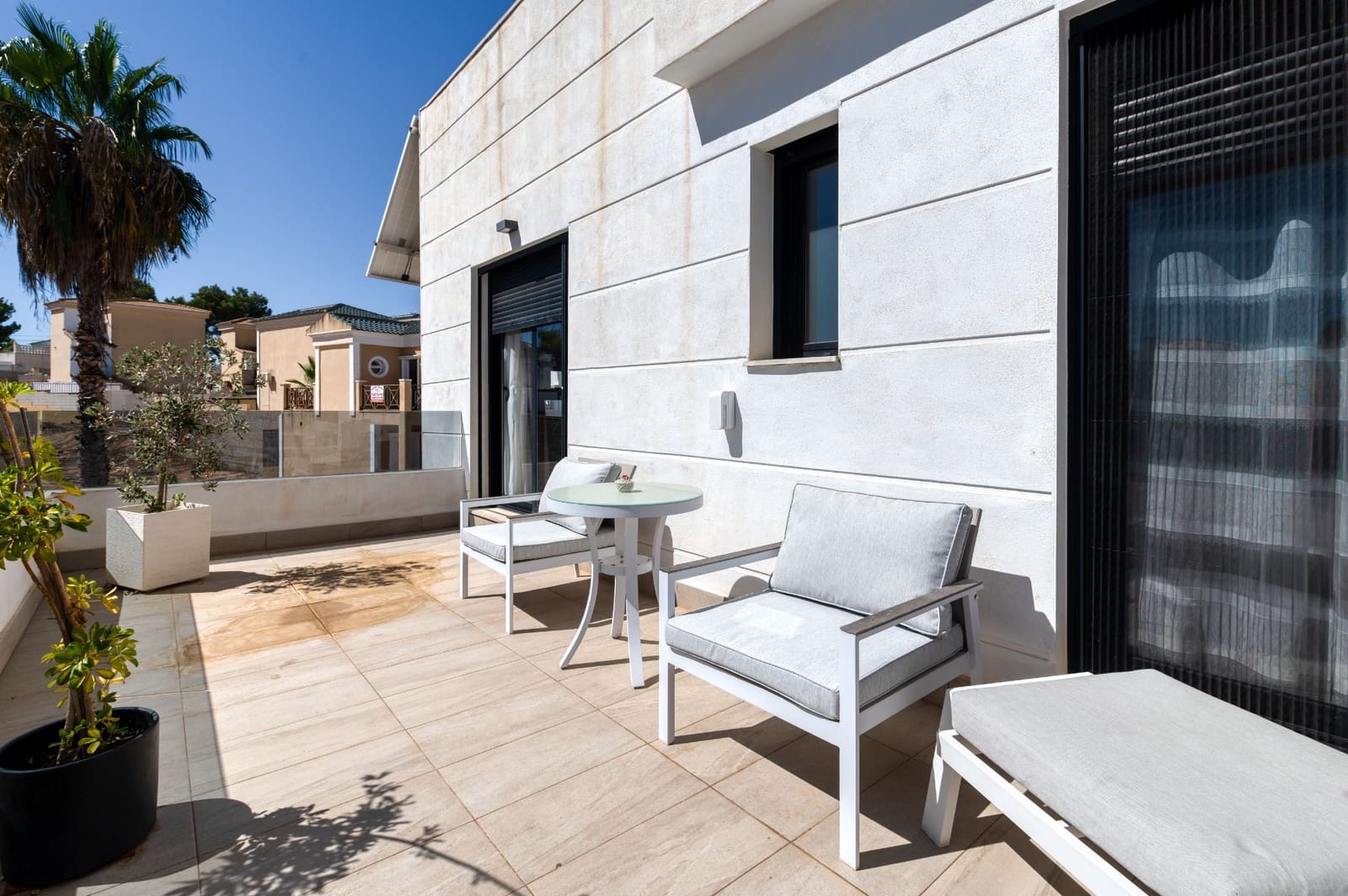 Chalet de 3 habitaciones en Villamartin en venta con piscina - 495.000 € (Ref: 9403889)