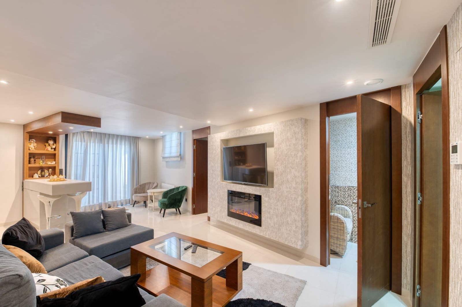 Chalet de 3 habitaciones en Villamartin en venta con piscina - 495.000 € (Ref: 9403889)