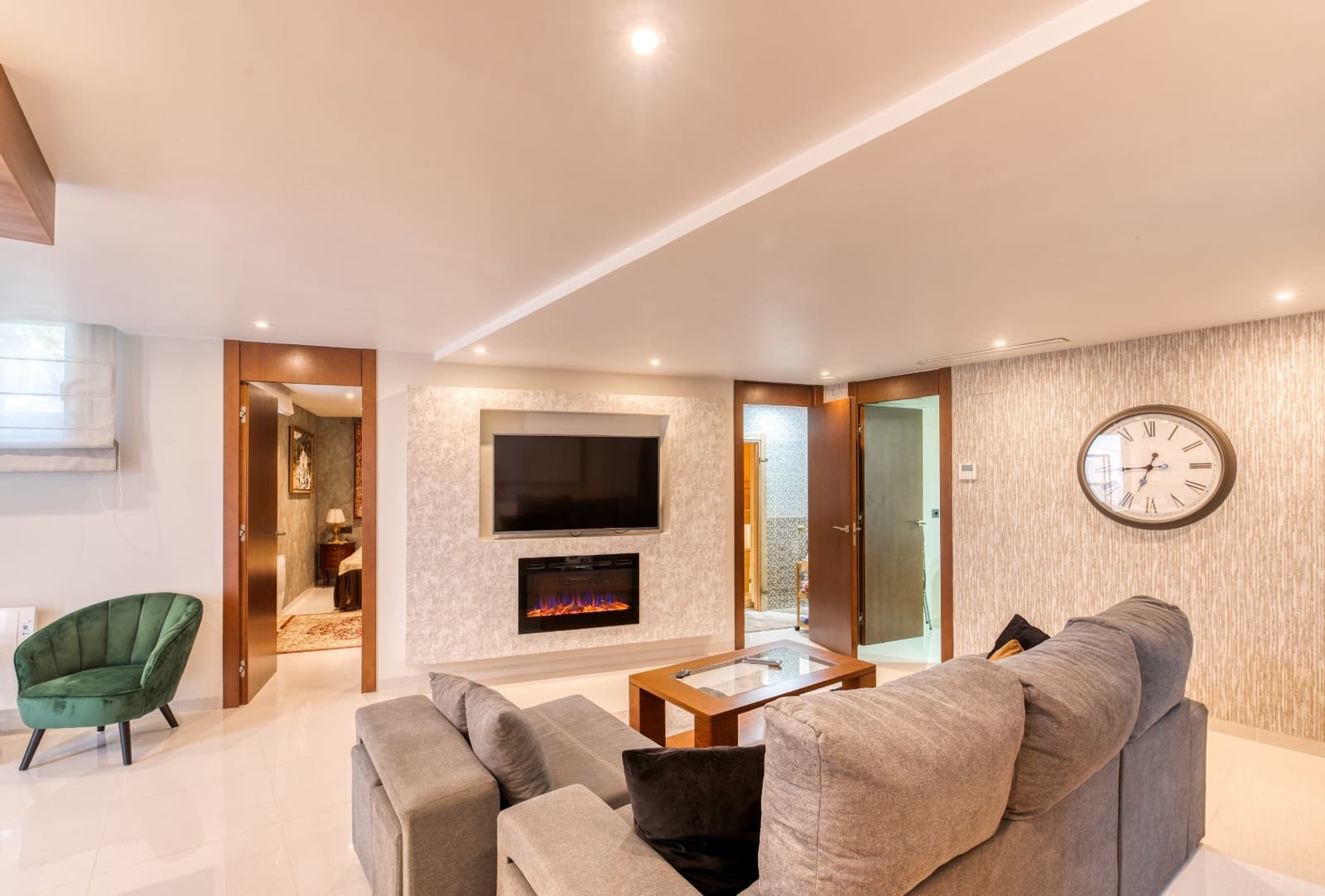 Chalet de 3 habitaciones en Villamartin en venta con piscina - 495.000 € (Ref: 9403889)