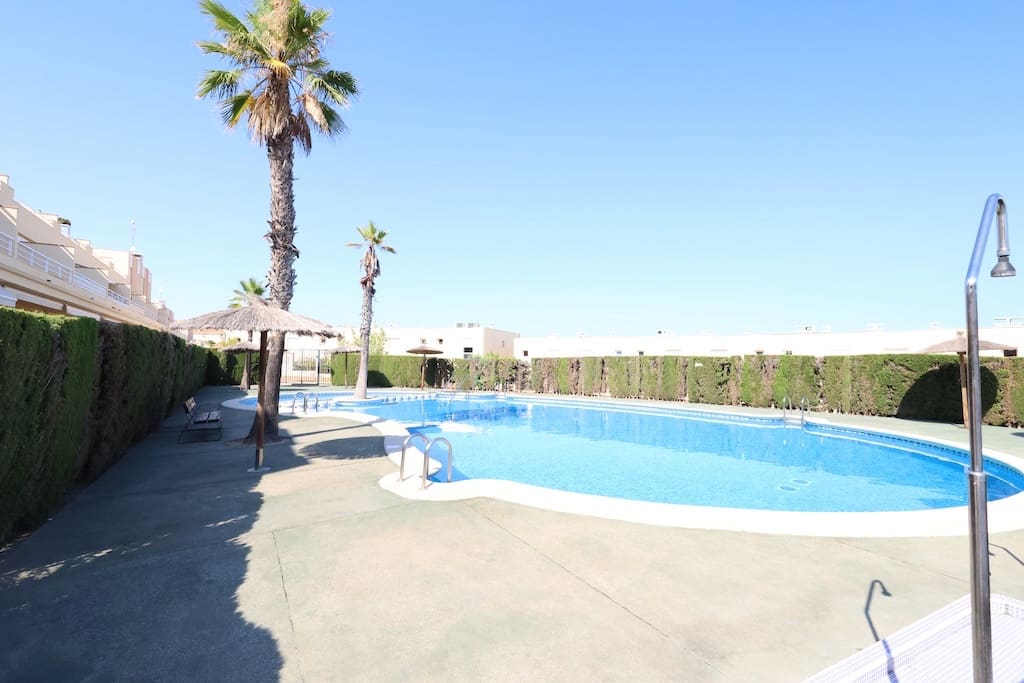 Casa de 3 habitaciones en Orihuela en venta con piscina - 389.900 € (Ref: 9403898)