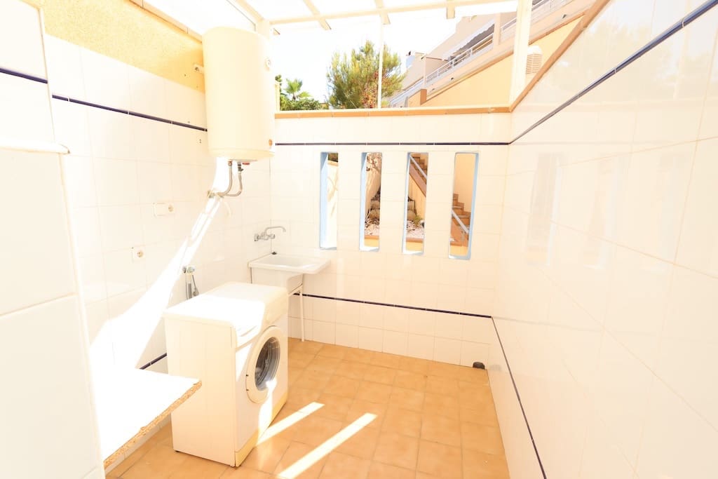 Casa de 3 habitaciones en Orihuela en venta con piscina - 389.900 € (Ref: 9403898)