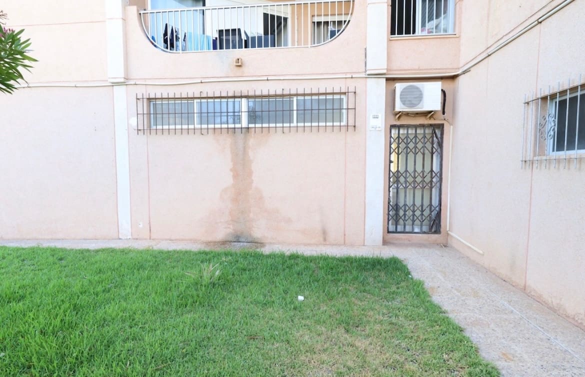 2 soveværelse Lejlighed til salg i La Zenia med swimmingpool - € 135.000 (Ref: 9403901)