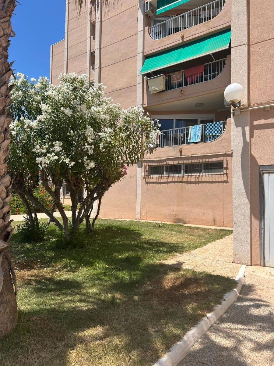 2 soveværelse Lejlighed til salg i La Zenia med swimmingpool - € 135.000 (Ref: 9403901)