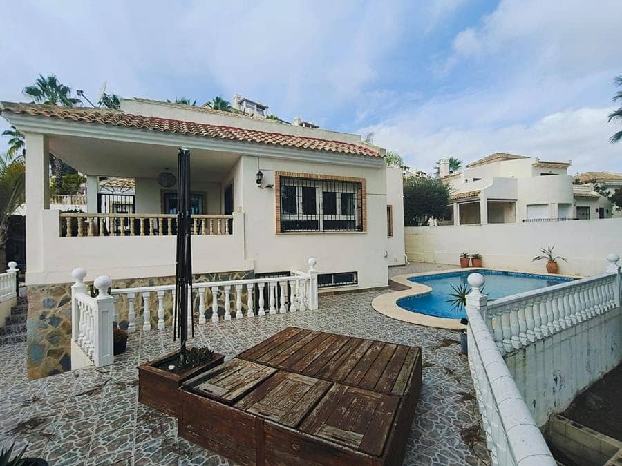 5 bedroom Villa for sale in Campoamor with pool - € 704,950 (Ref: 9403909)