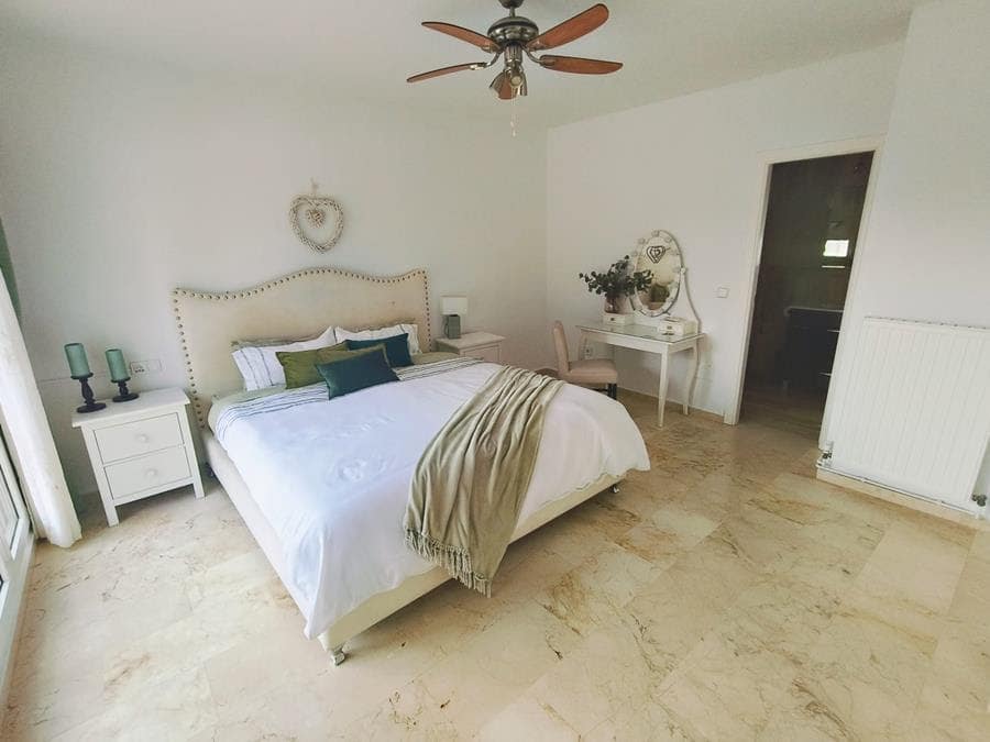 5 bedroom Villa for sale in Campoamor with pool - € 704,950 (Ref: 9403909)