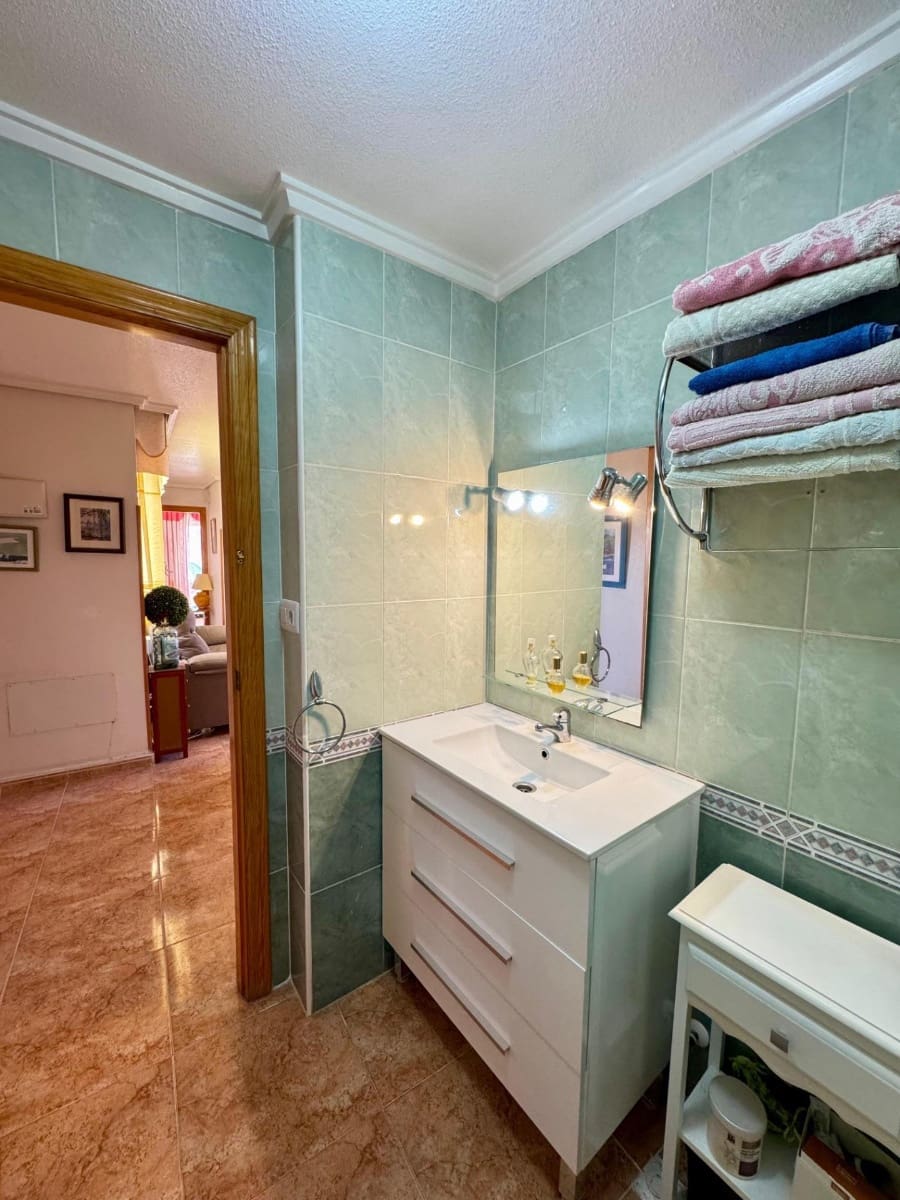 2 bedroom Penthouse for sale in Torrevieja with pool - € 149,900 (Ref: 9403925)