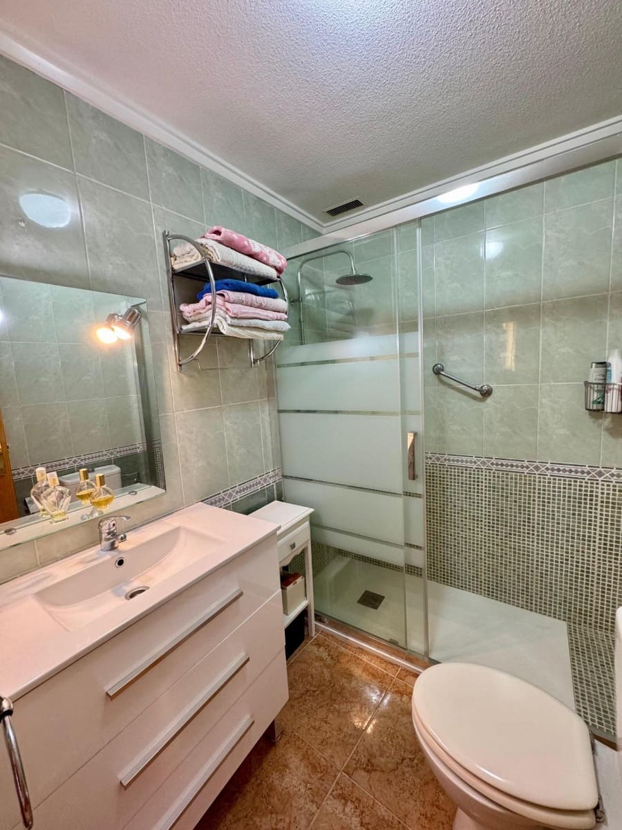 2 bedroom Penthouse for sale in Torrevieja with pool - € 149,900 (Ref: 9403925)