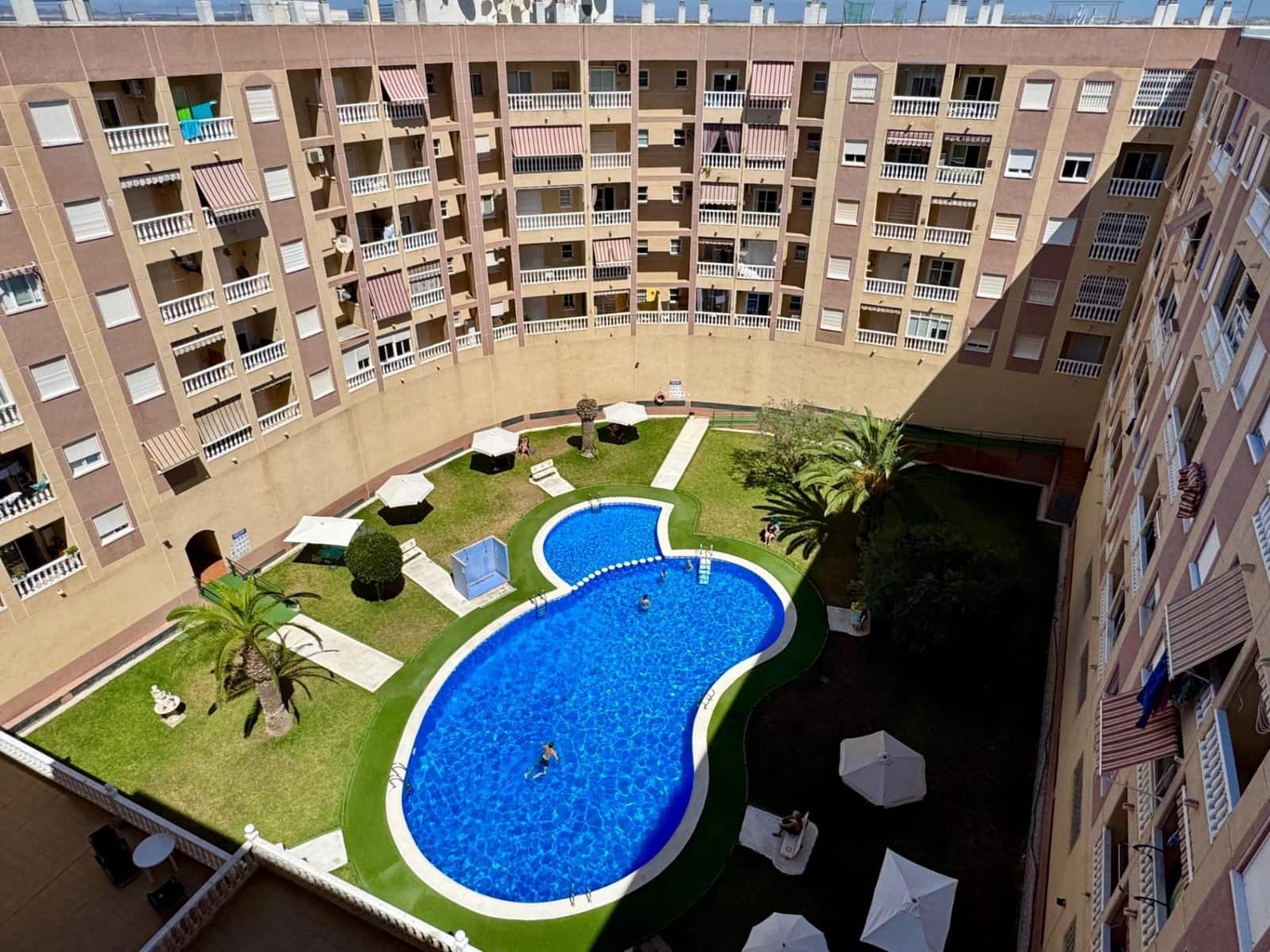 2 bedroom Penthouse for sale in Torrevieja with pool - € 149,900 (Ref: 9403925)