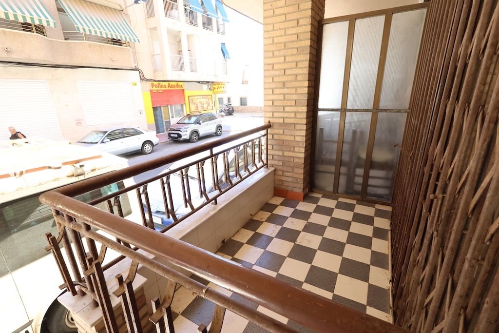 Apartamento de 3 habitaciones en Torrevieja en venta - 144.000 € (Ref: 9403932)