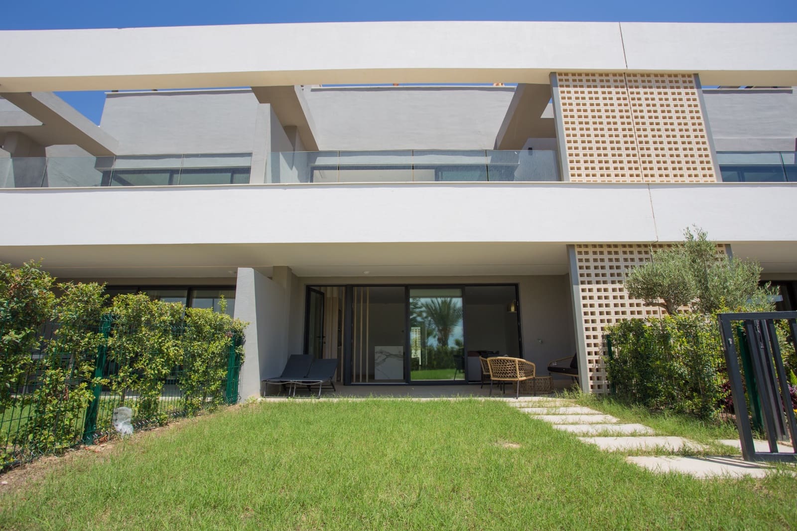 2 soverom Bungalow til salgs i Los Alcazares med svømmebasseng - € 315 000 (Ref: 9403947)