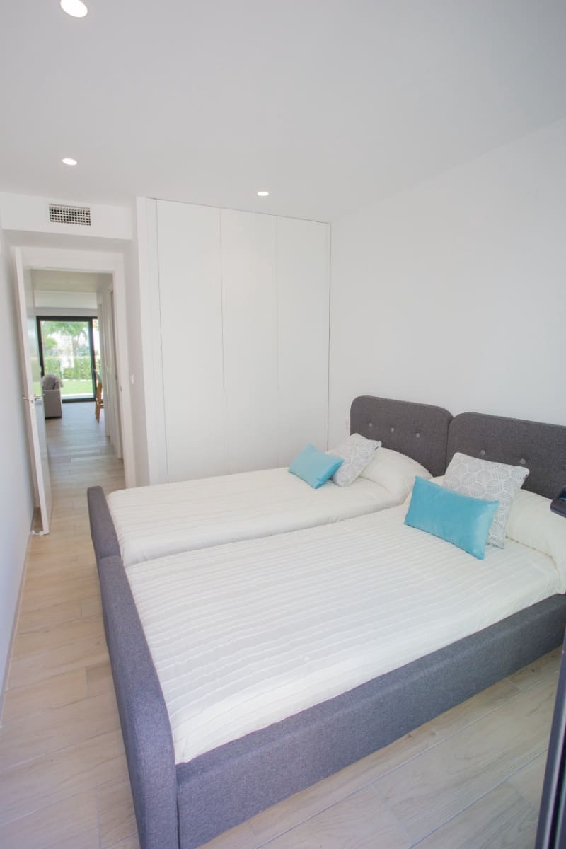 2 soverom Bungalow til salgs i Los Alcazares med svømmebasseng - € 315 000 (Ref: 9403947)