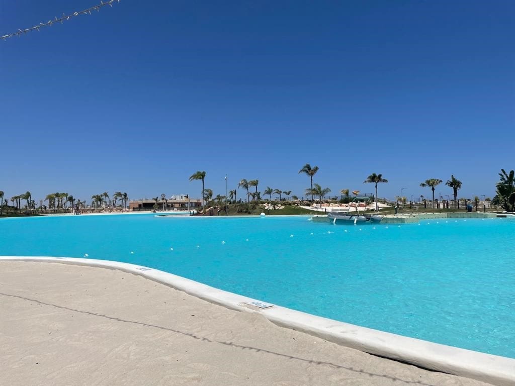 2 soverom Bungalow til salgs i Los Alcazares med svømmebasseng - € 315 000 (Ref: 9403947)