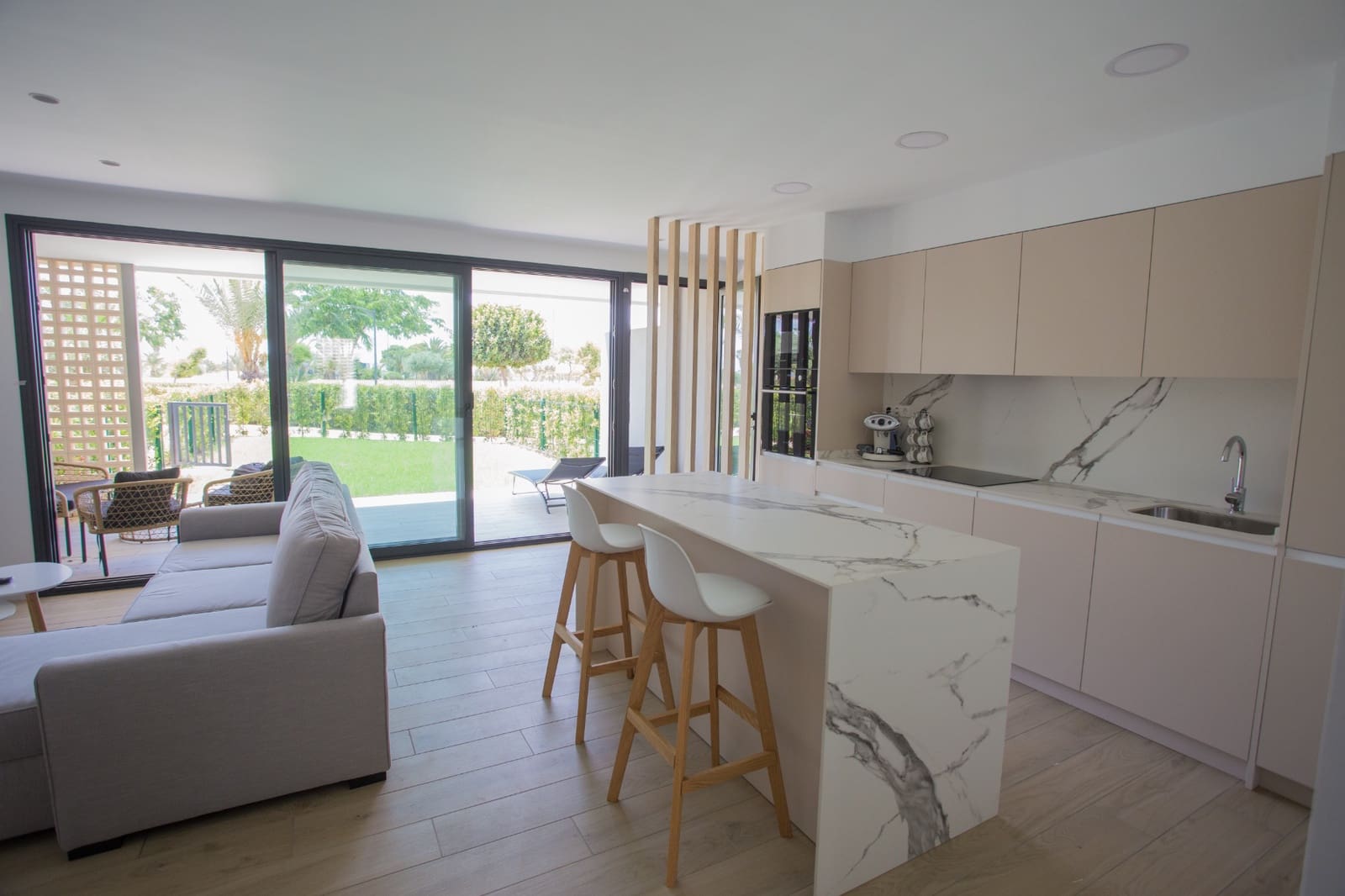 2 soverom Bungalow til salgs i Los Alcazares med svømmebasseng - € 315 000 (Ref: 9403947)