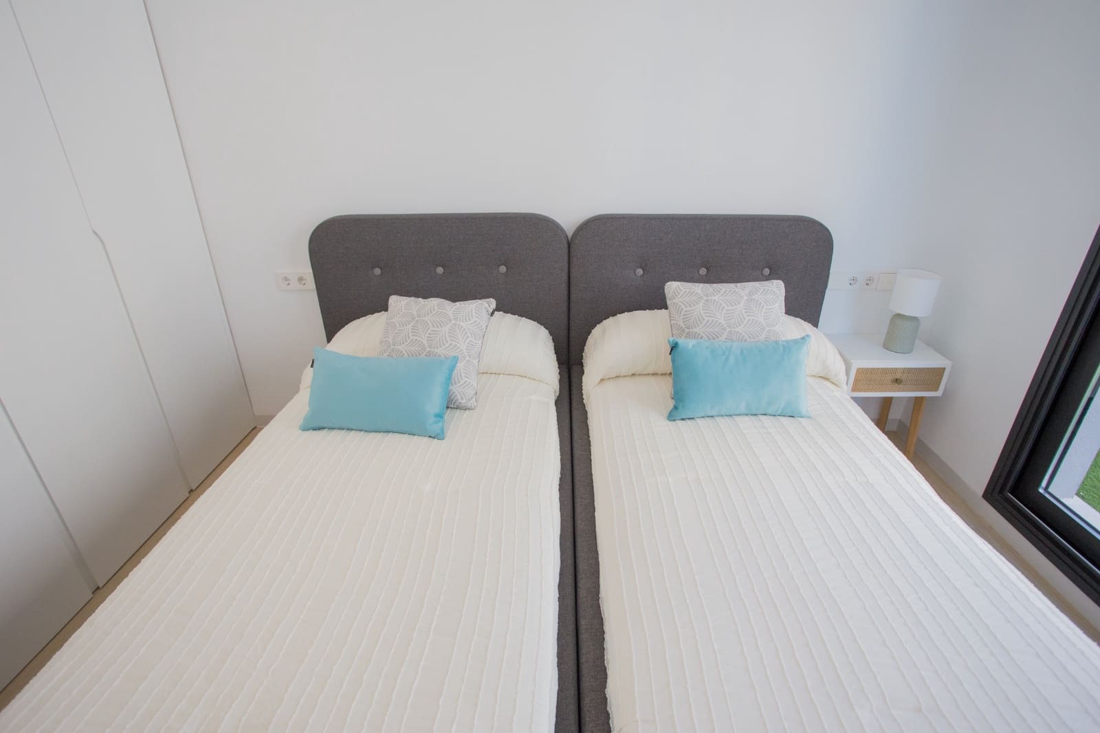 2 soverom Bungalow til salgs i Los Alcazares med svømmebasseng - € 315 000 (Ref: 9403947)