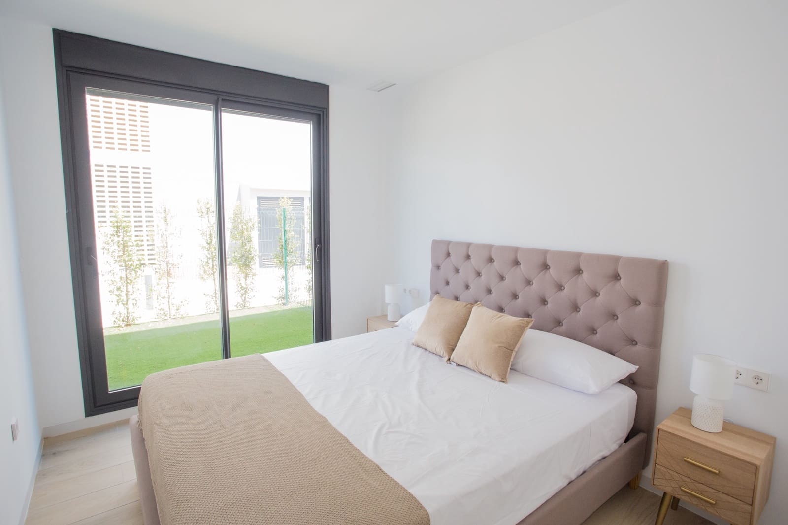 2 soverom Bungalow til salgs i Los Alcazares med svømmebasseng - € 315 000 (Ref: 9403947)