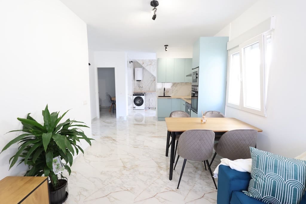 Casa de 3 habitaciones en Torrevieja en venta - 240.000 € (Ref: 9403953)