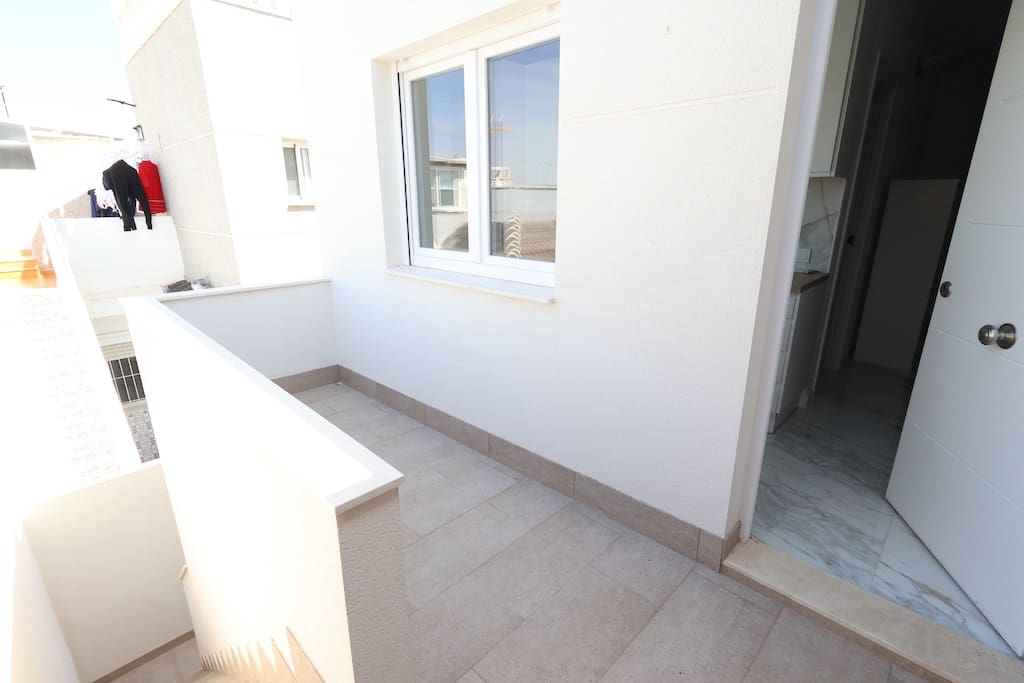 Casa de 3 habitaciones en Torrevieja en venta - 240.000 € (Ref: 9403953)