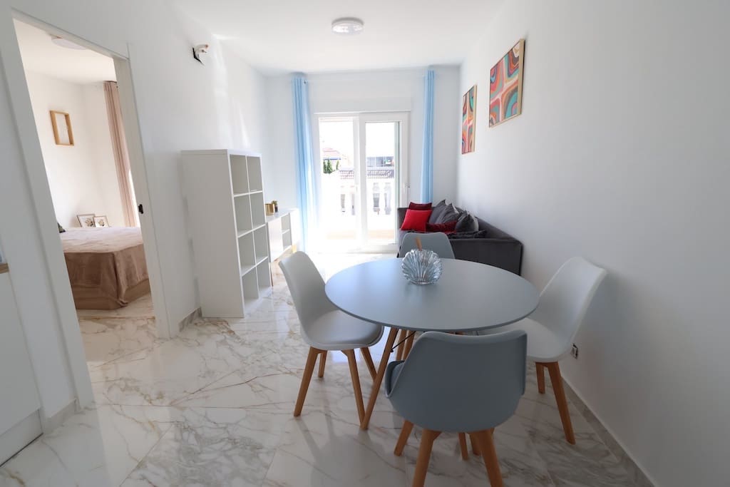 Casa de 3 habitaciones en Torrevieja en venta - 240.000 € (Ref: 9403953)