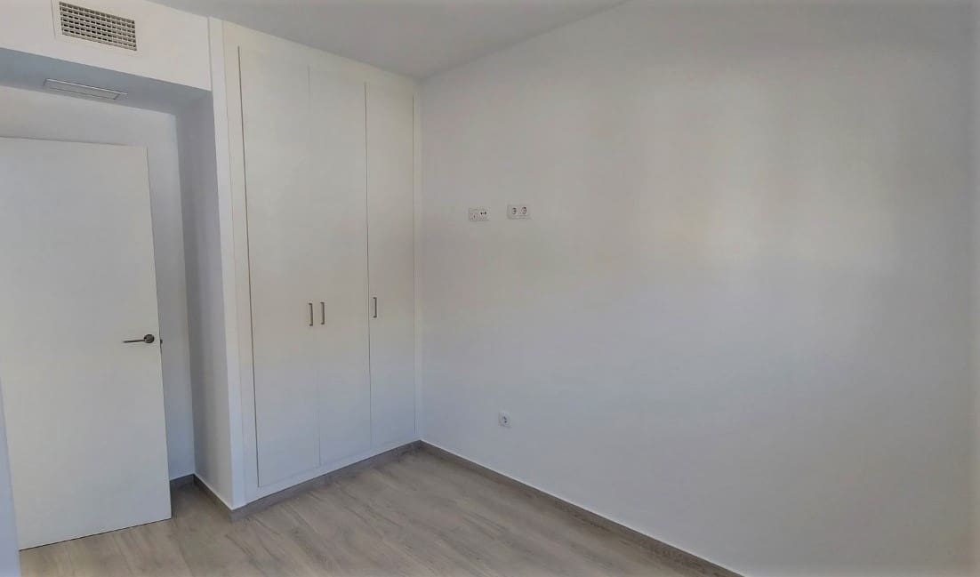 3 Zimmer Apartment zu verkaufen in Villamartin mit Pool - 360.000 € (Ref: 9403966)