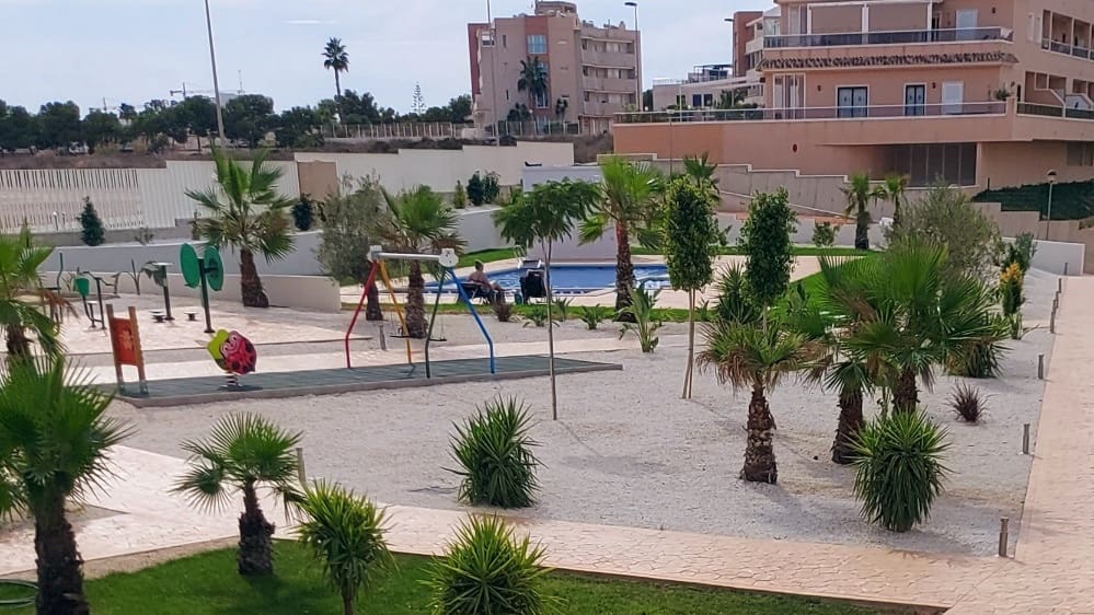 3 Zimmer Apartment zu verkaufen in Villamartin mit Pool - 360.000 € (Ref: 9403966)