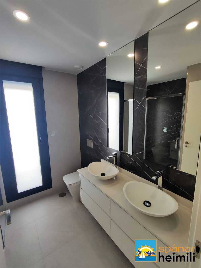 3 bedroom Villa for sale in Benijofar with pool - € 465,000 (Ref: 9403990)