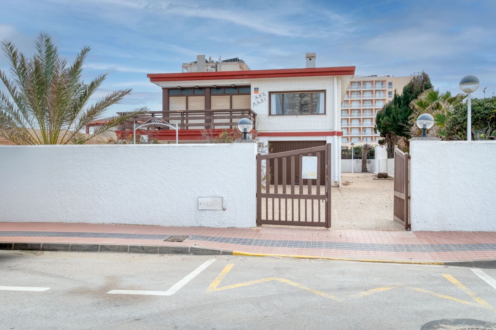 Chalet de 5 habitaciones en La Manga del Mar Menor en venta - 700.000 € (Ref: 9403996)