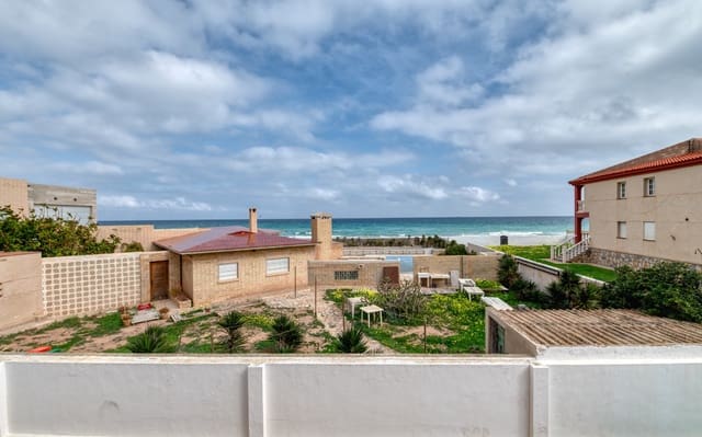 Chalet de 5 habitaciones en La Manga del Mar Menor en venta - 700.000 € (Ref: 9403996)