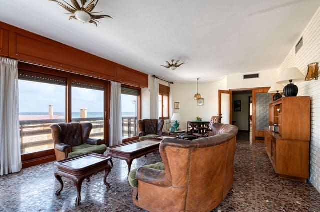 Chalet de 5 habitaciones en La Manga del Mar Menor en venta - 700.000 € (Ref: 9403996)