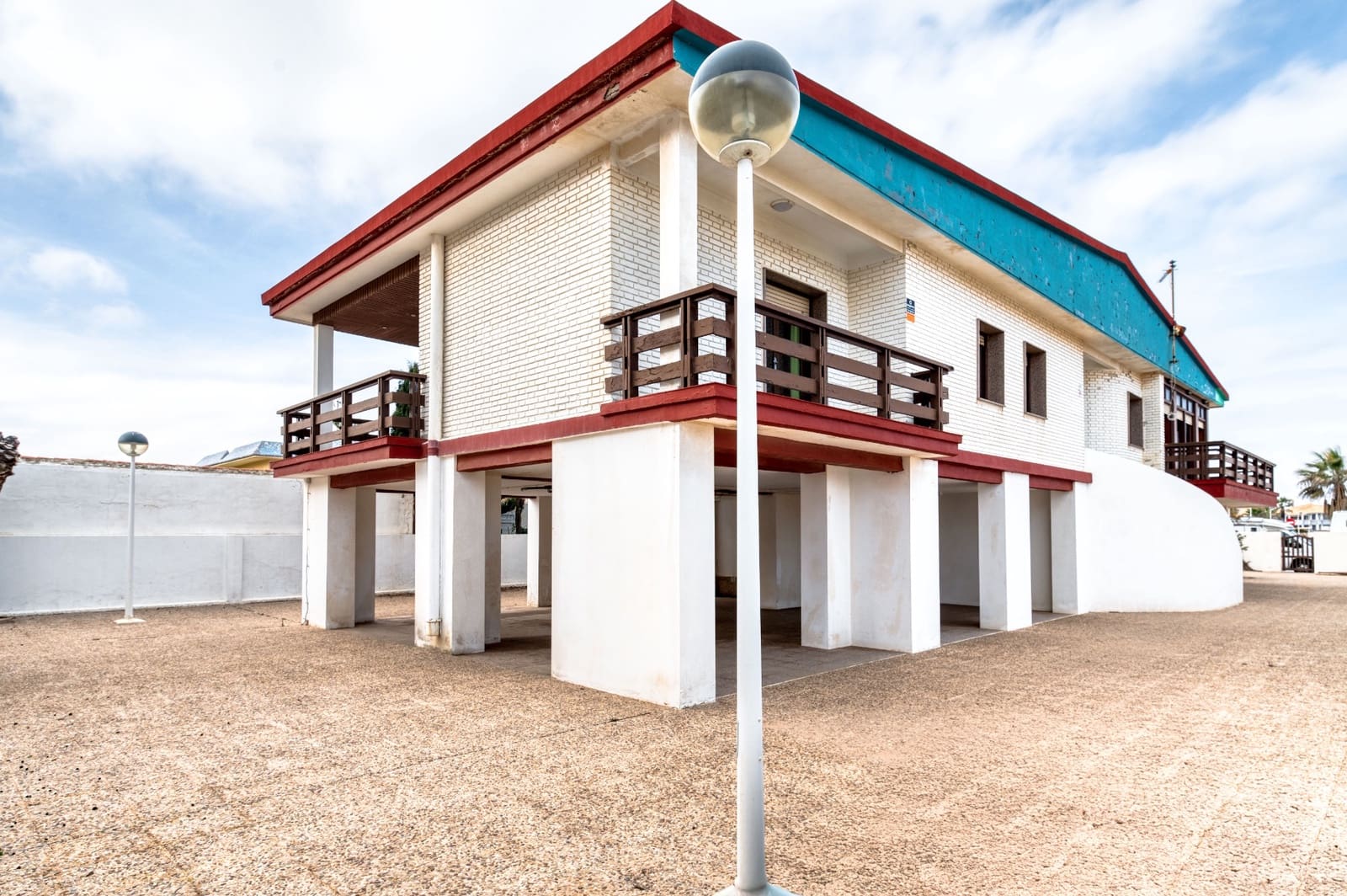 Chalet de 5 habitaciones en La Manga del Mar Menor en venta - 700.000 € (Ref: 9403996)