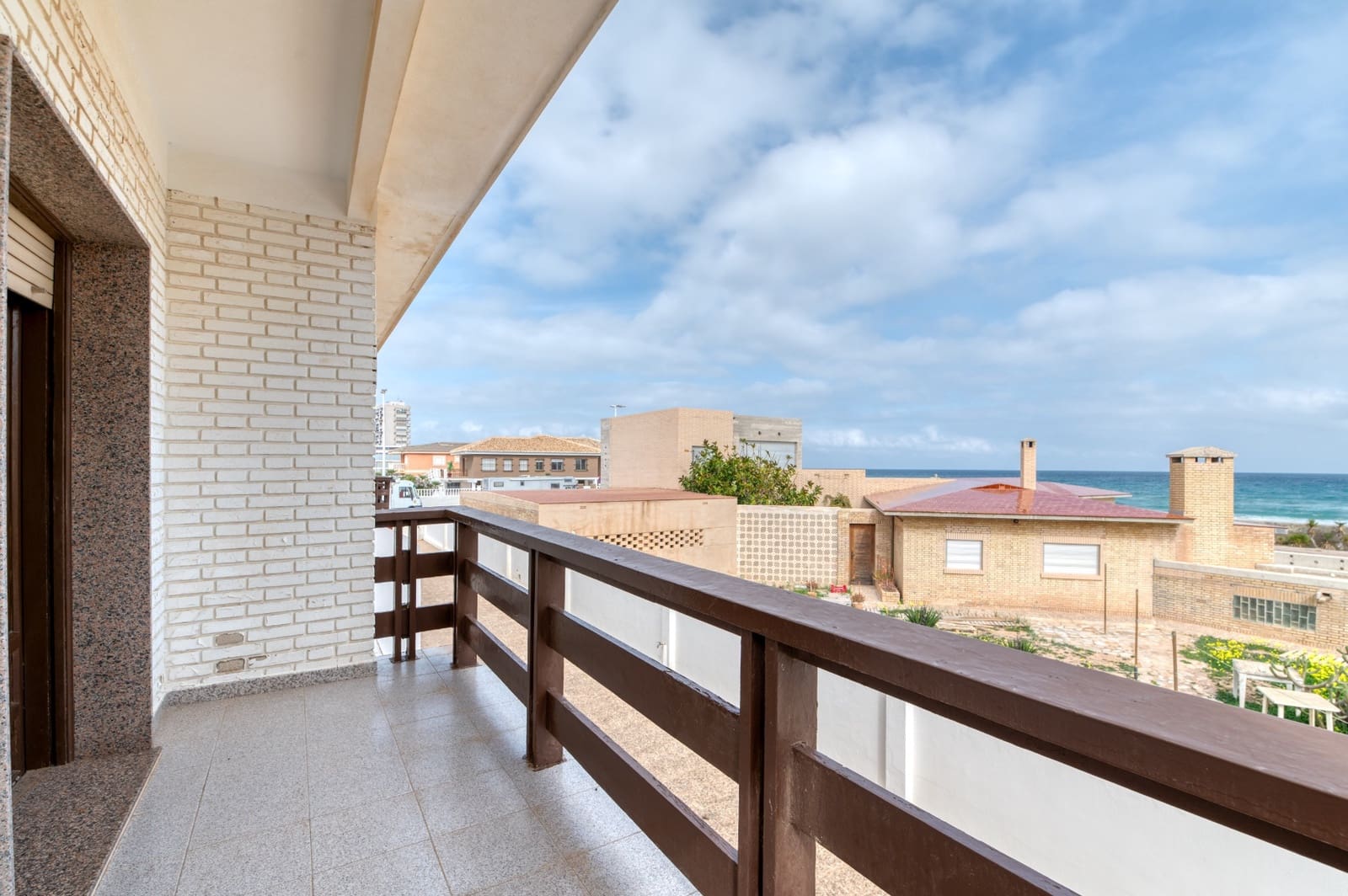 Chalet de 5 habitaciones en La Manga del Mar Menor en venta - 700.000 € (Ref: 9403996)