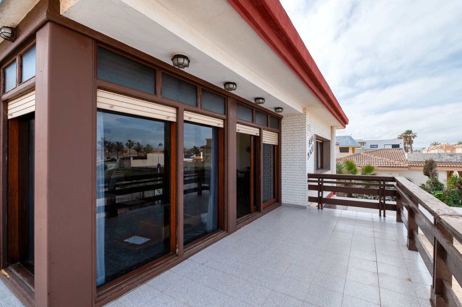 Chalet de 5 habitaciones en La Manga del Mar Menor en venta - 700.000 € (Ref: 9403996)
